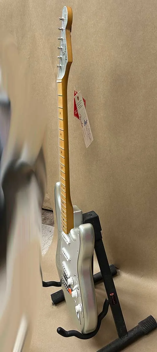 Fender H.E.R. Signature Stratocaster Chrome Glow - 2020
