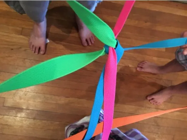 Twangled: Knot your Average Game